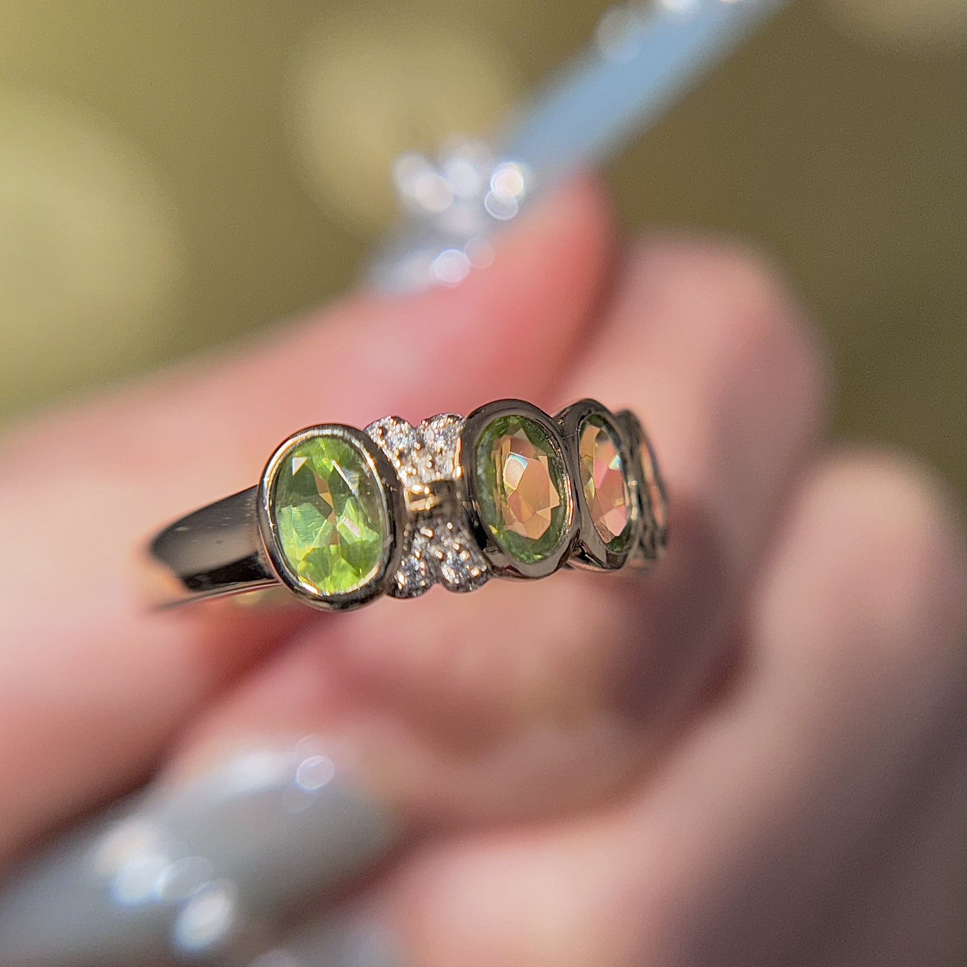 Golden Peridot Shine Ring, US 8.5
