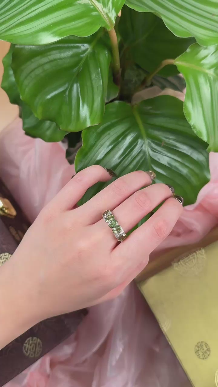 Golden Peridot Shine Ring, US 8.5